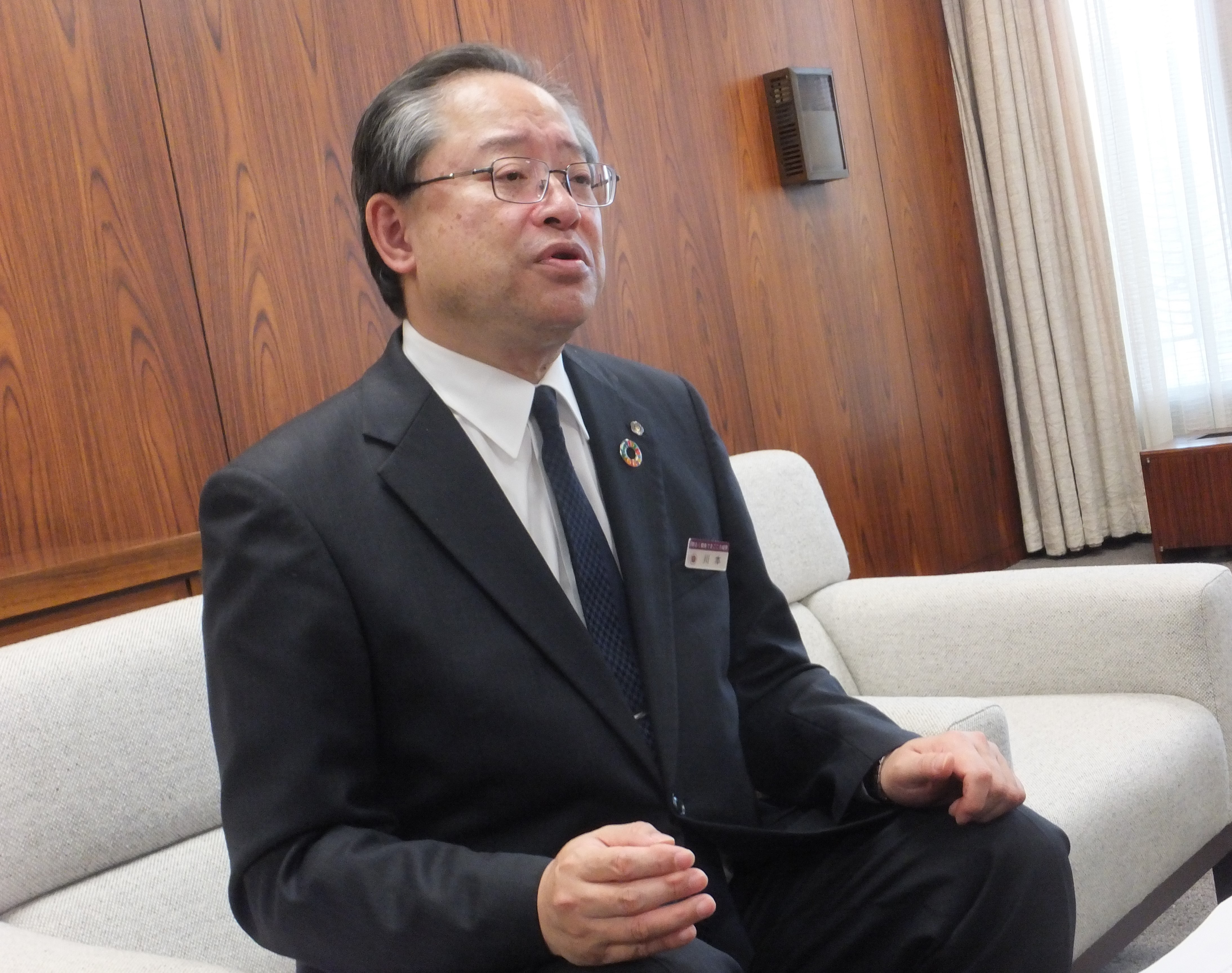 取材に応じる「城南信用金庫」川本理事長