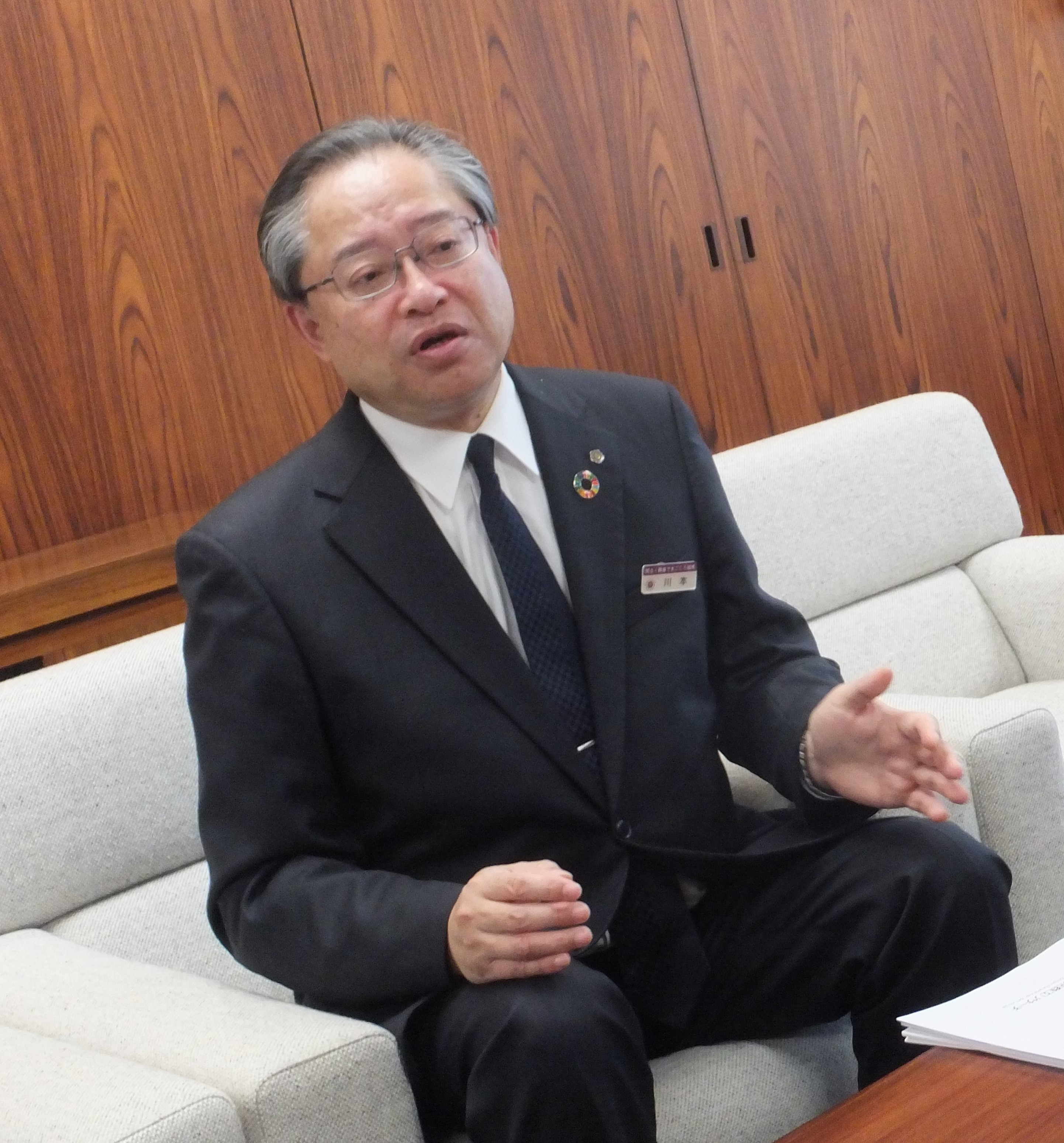 取材に応じる「城南信用金庫」川本理事長