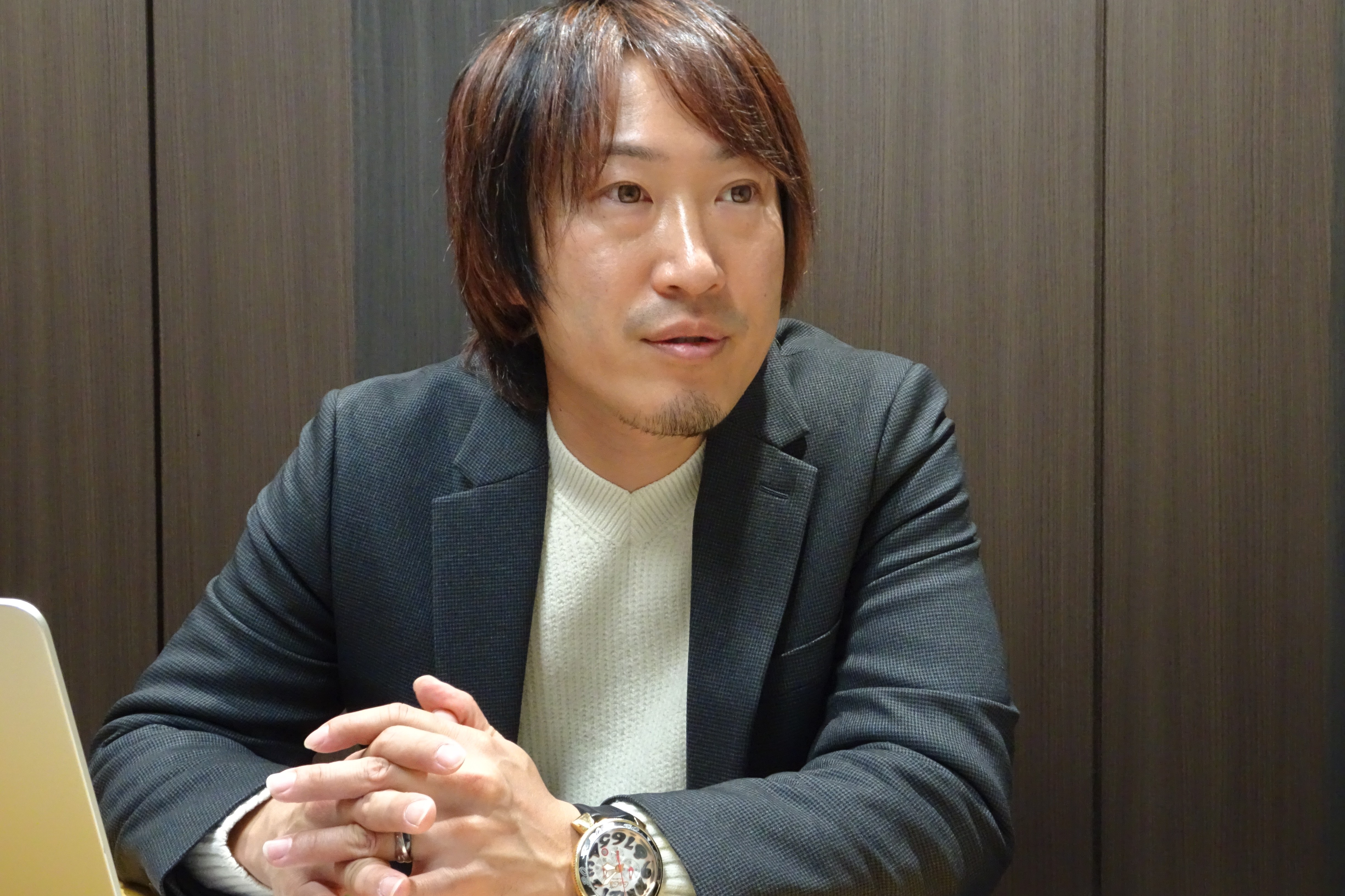 取材に応じる若林弁護士