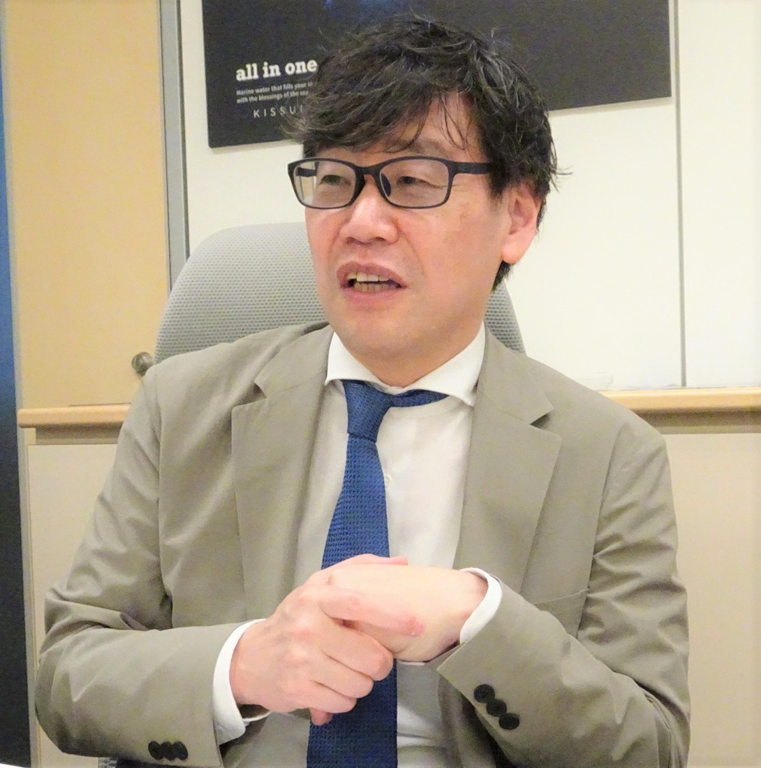 インタビューに応じる浅野晃司氏 インタビューに応じる浅野晃司氏