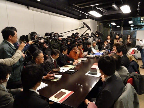 会見に応じる全国ジャパンライフ被害弁護団連絡会（１月20日）