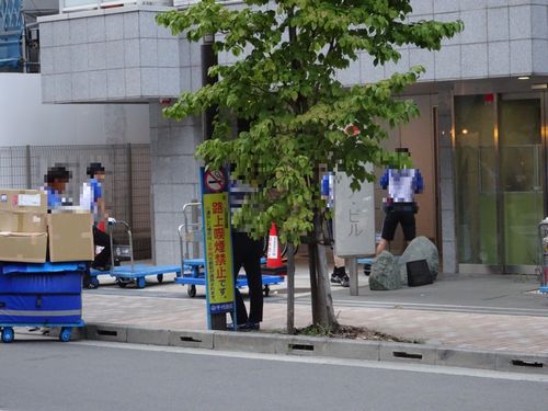 ケフィア本社前（8月31日17時半過ぎ）