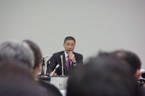 会見する日産自動車の西川・代表取締役CEO