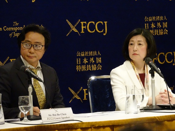 大塚家具（会見する大塚社長（右）陳社長（左））