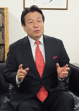 インタビューに応じる南部代表（TSR撮影）