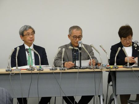 会見する被害弁護団連絡会（12月18日TSR撮影）