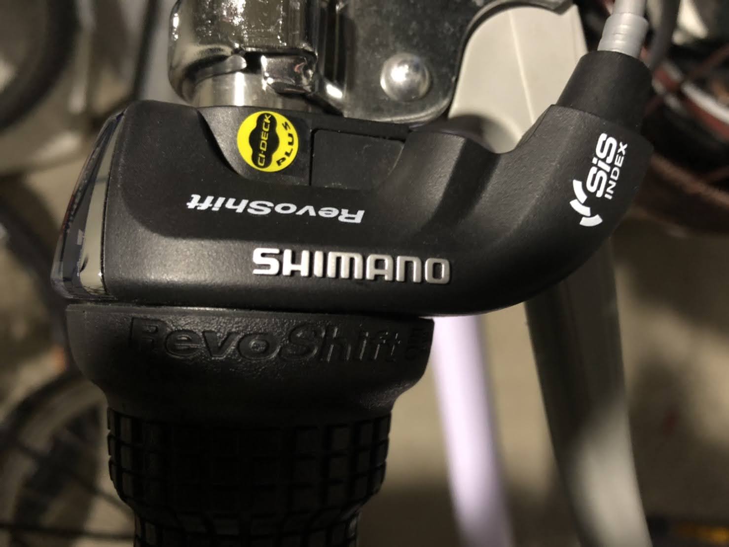 シマノ