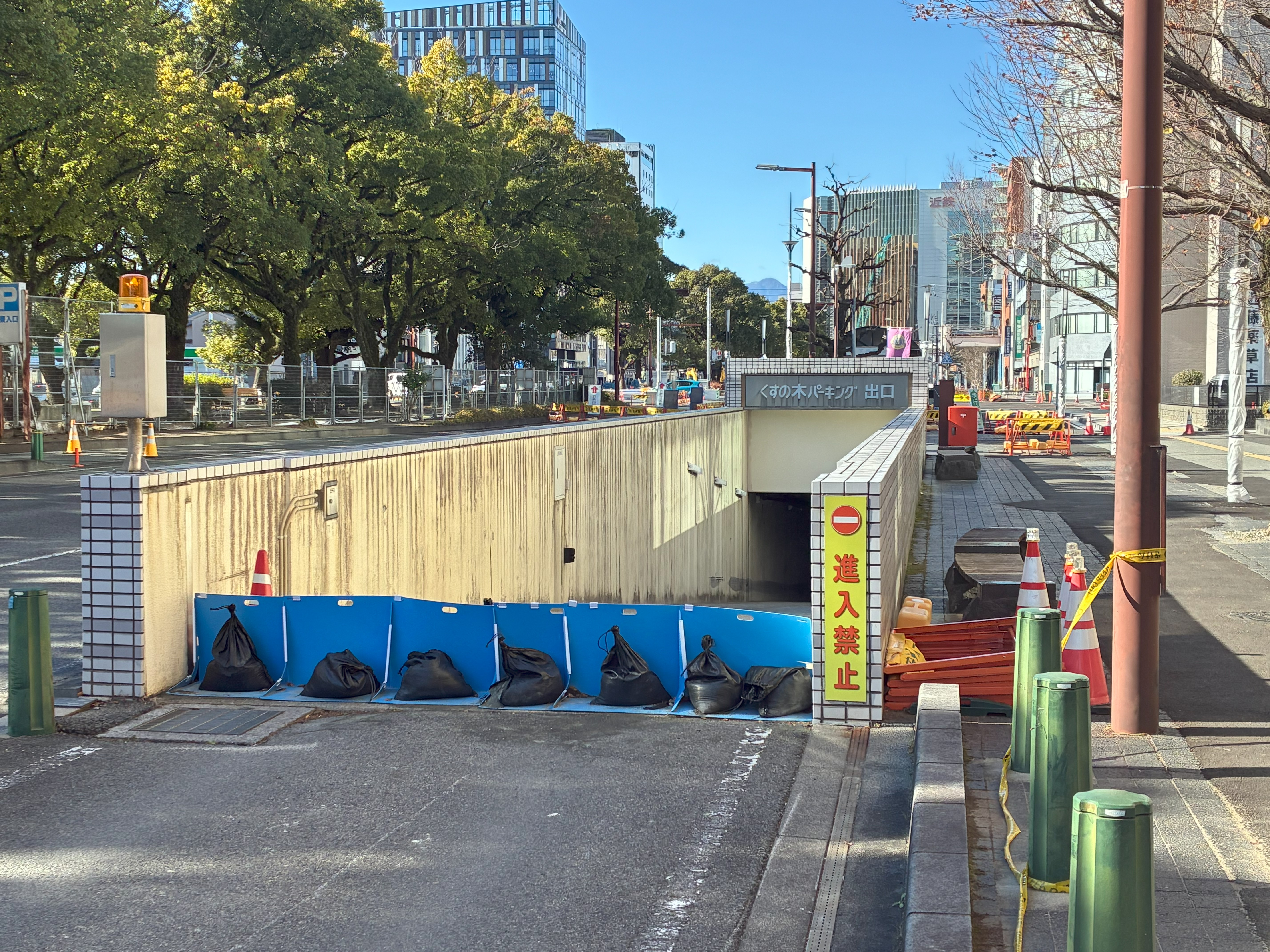 くすの木パーキングの出口（ＴＳＲ撮影）