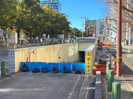 くすの木パーキングの出口（2025年12月TSR撮影）