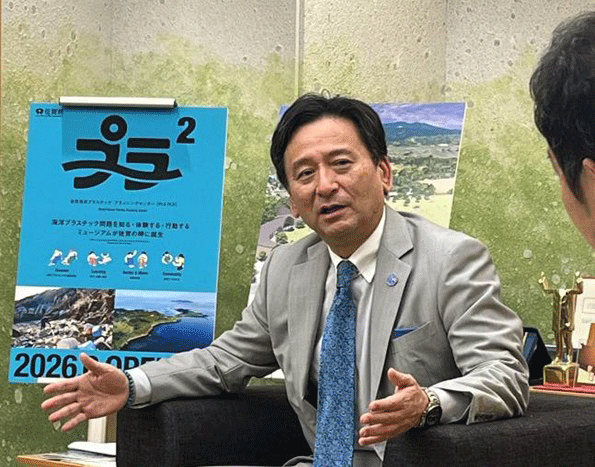 山口祥義知事がインタビューに応じる様子