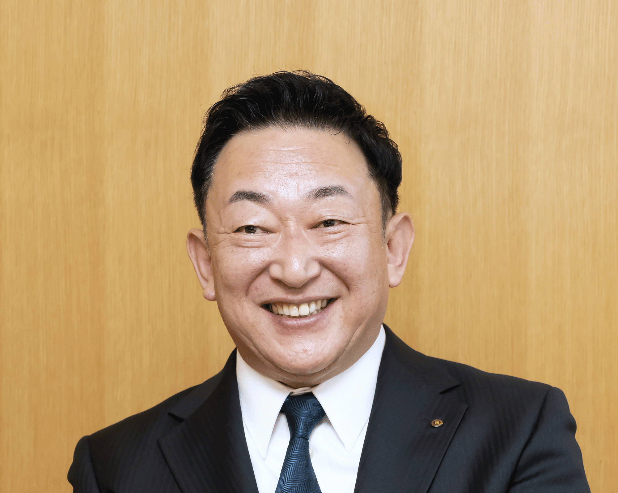 長森真一理事長がインタビューに応じる様子